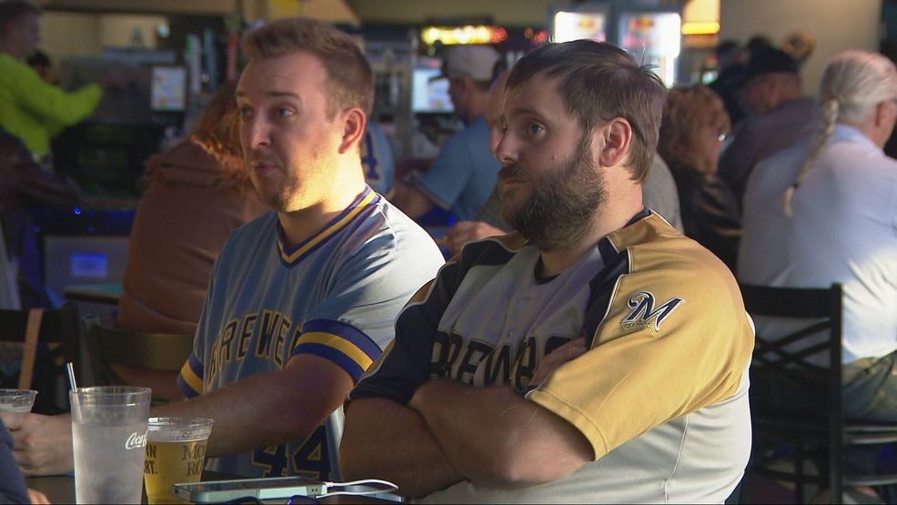 Brewers fans show World Series excitement at Stadium View — Fox 11 Green Bay Local, Dallas Sports news