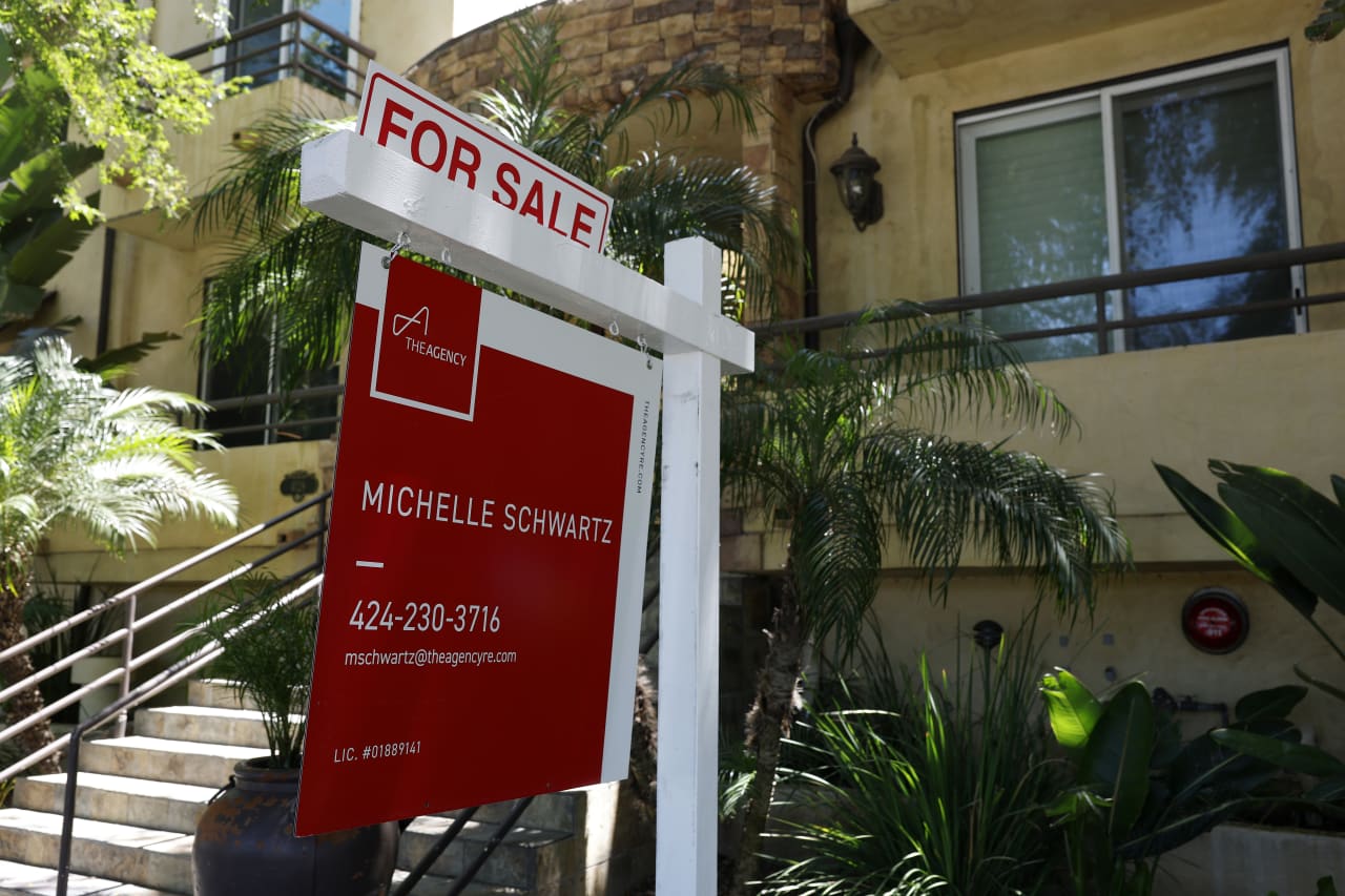 Pending home sales sink to 25-year low as buyers flee high mortgage rates — MarketWatch, Dallas Real Estate news